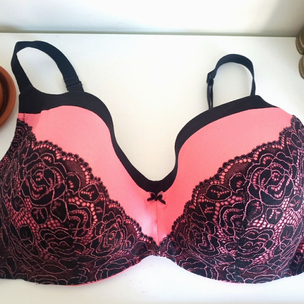 Déesse pink & black bra size 42DDD
